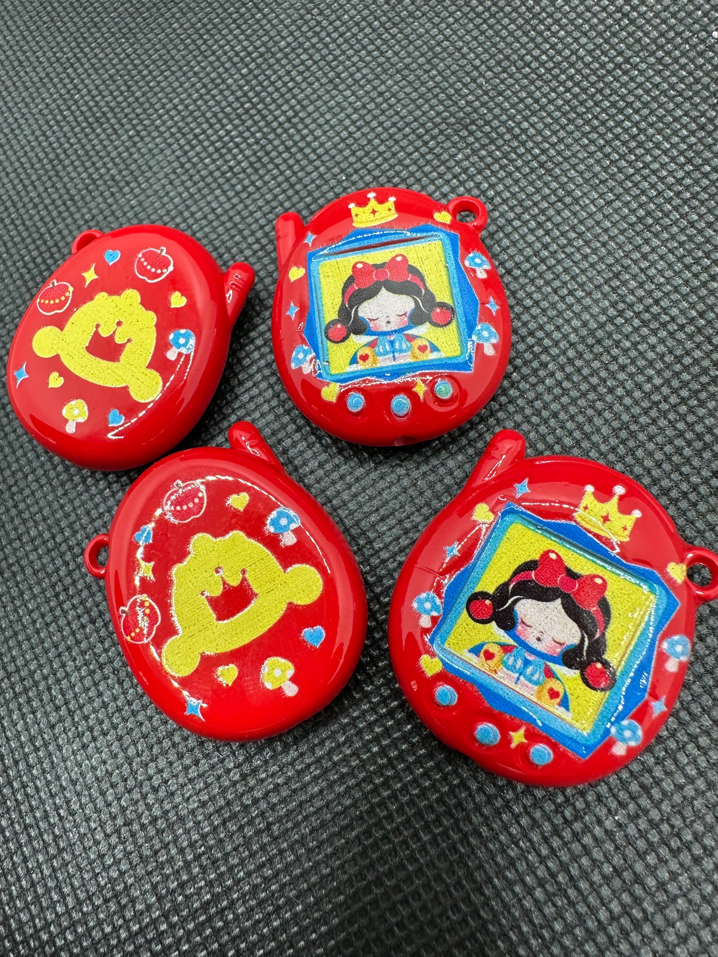 Snow White themed beads 2pcs
